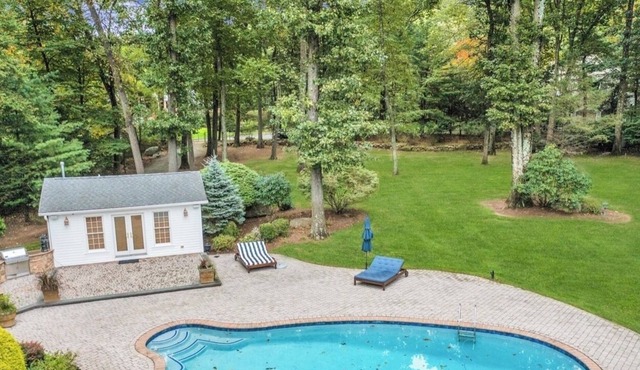 Charming Studio Cottage with Pool Access