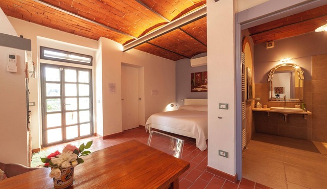 Charming studio with all amenities in stone house-Tuscany, 8 miles from Florence
