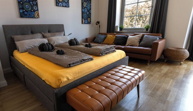 Charming studio with AC, balcony and view of the Castle - Walk to Everything.