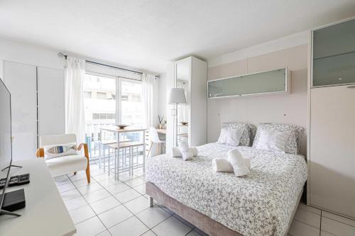 Charming Studio with pool & balcony -Heart of Nice