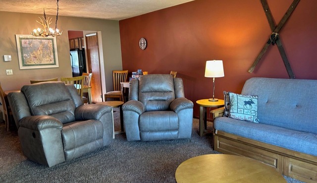 Charming Sugarloaf Townhome-Heart of Leelanau County–Pool, Beaches & Wineries