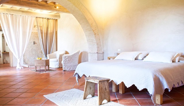 Charming Suite in Tuscan farmhouse villa with pool