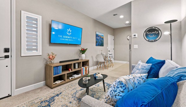 Charming Suite, Private Entrance, Parking, South Reno, Near Tahoe: Dual 50" TVs