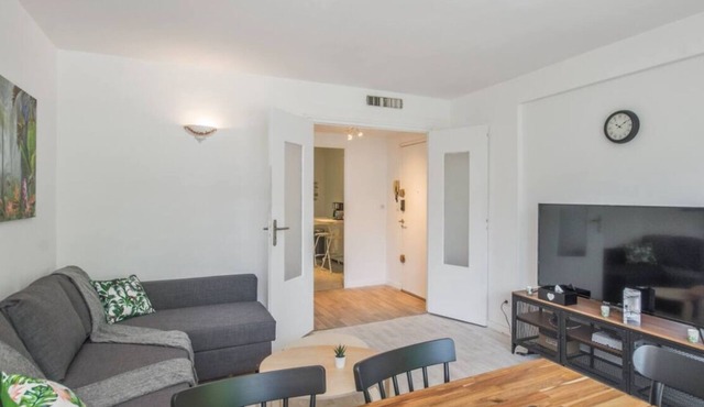 Charming T4 with parking and terrace - sleeps up to 6