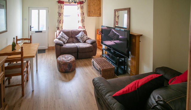 Charming terraced cottage close to Alton Towers