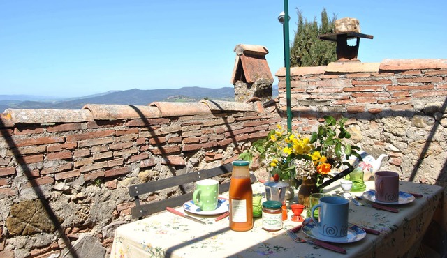 Charming thirteenth century house in a peaceful corner of Tuscany