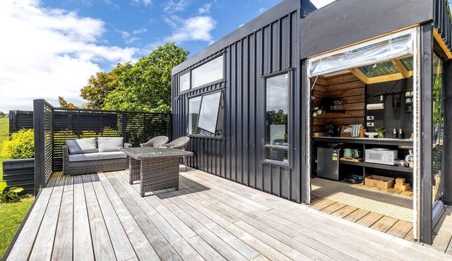 Charming Tiny House Surrounded by Trees in New Plymouth, North Island