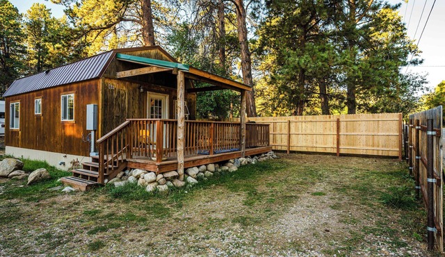 Charming Tiny House Suite Retreat,loft & wildlife!
