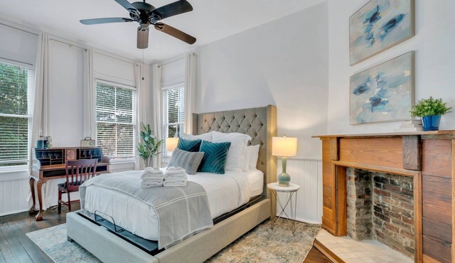Charming Top Floor Apartment w/Outdoor Space by Lucky Savannah