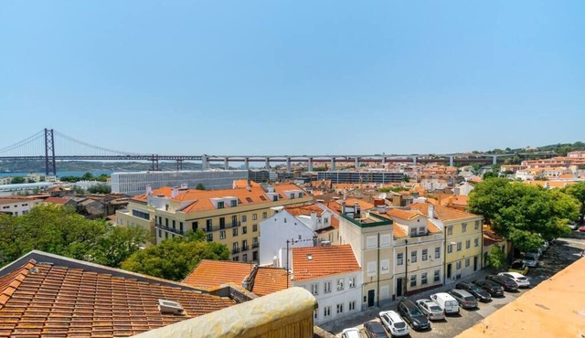 Charming Top Floor Flat With Stunning City Views