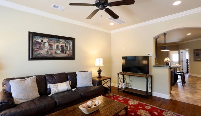 Charming Townhome - Brighton Villa