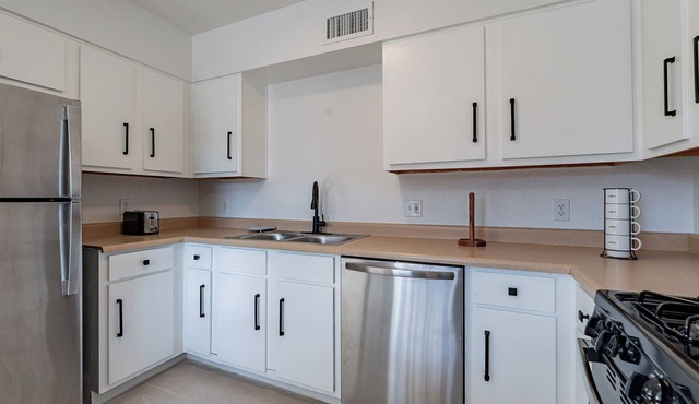 Charming townhome with AC and WiFi in wonderful Green Valley
