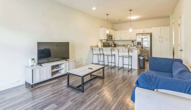 Charming Townhome with Fitness Studio + Grill