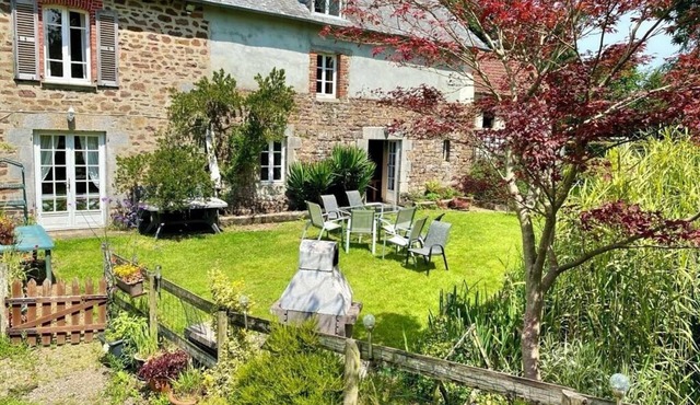 Charming Traditional Gite with WiFi in Lengronne - 5 bedrooms available