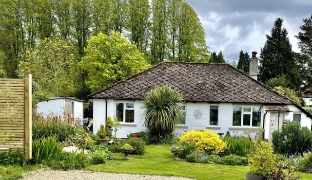 Charming tranquil country cottage close to vineyards, Cowdray and Goodwood