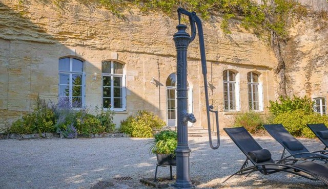 Charming troglodyte house with game room and spa in Vouvray