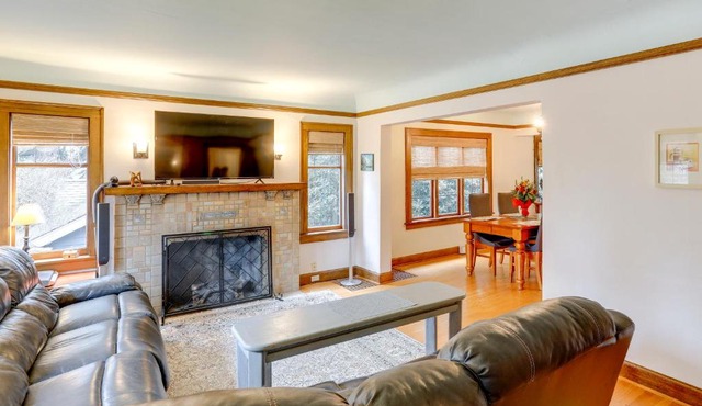 Charming Tudor-Style Apt Near Green Lake!