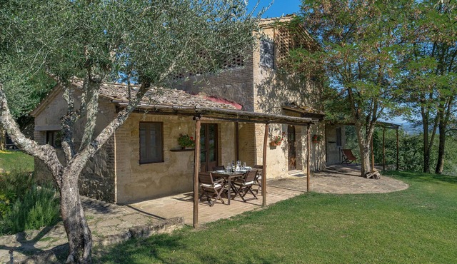 Charming Two Level Hay-Loft Next to Montalcino