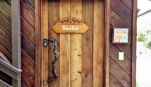 Charming two private cabins in Volcano perfect for a relaxing getaway.