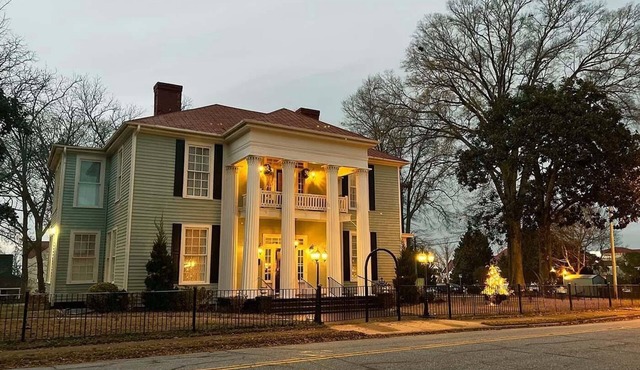Charming two room grand suite in Historic antebellum mansion.