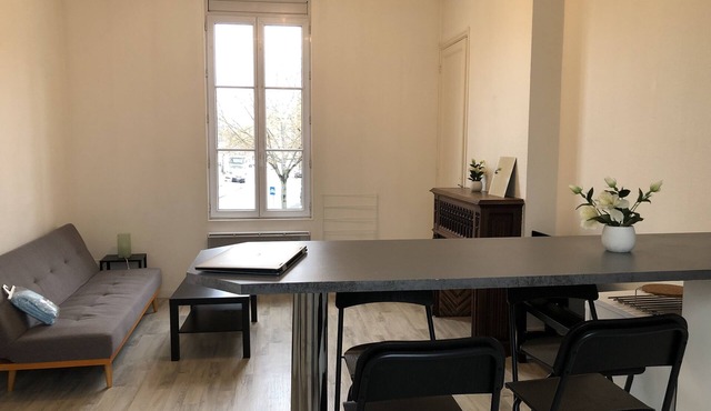Charming type 3 apartment, left bank