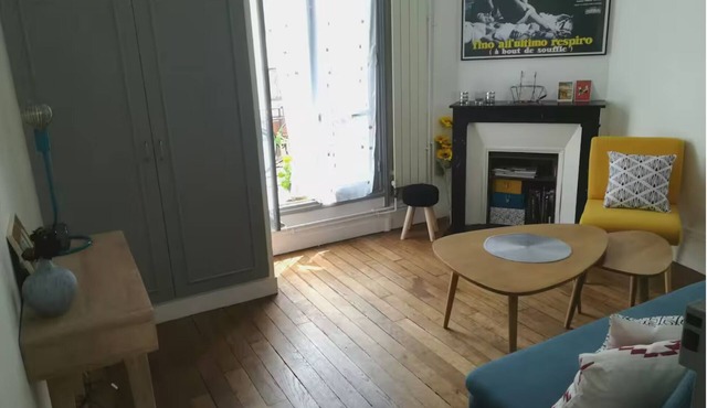 Charming, typical Parisian T2. Bright and warm. Ideal for visiting Paris!