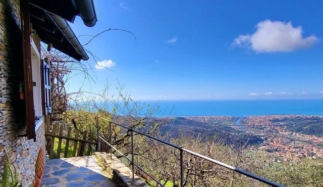 Charming typical stone house with stunning sea views and privacy
