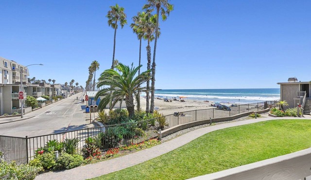 Charming Upper Beachfront Cottage-Breathtaking Ocean Views-D8 North Coast Village