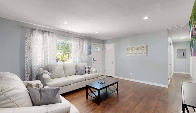 Charming Upper Home Cozy & Relaxing Retreat