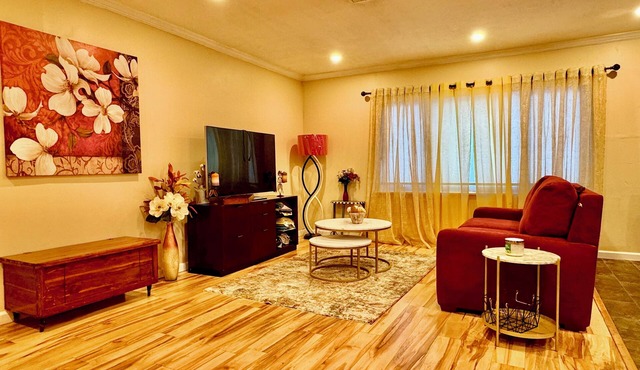 Charming Urban3-bedroom apartment in Hempstead with WiFi and AC