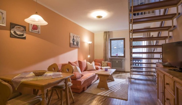 Charming vacation apartment in Inntal ,with microwave,wifi,for2-4 guests,on 2 floors/15