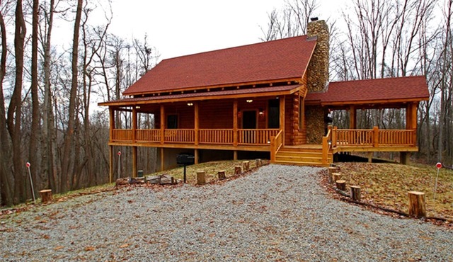 Charming Vacation Cabin Secluded in the Woodlands near Old Man's Cave, Ohio