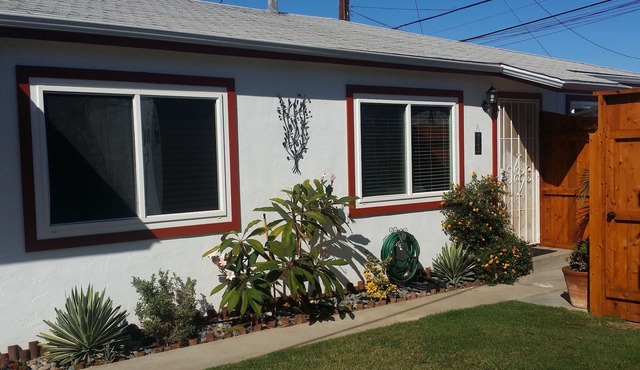 Charming Vacation Flat: 5-minute walk to beach!