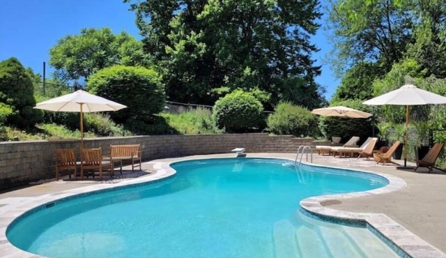 Charming Vacation House w/Pool & HotTub