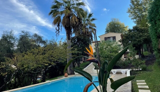 Charming villa near village in absolute calm. Secluded Pool in luscious garden
