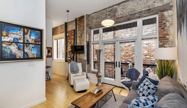 Charming Victoria loft in Downtown, parking inc, clean