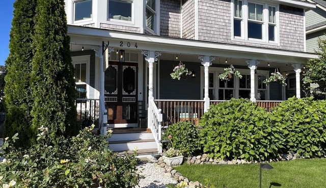 Charming Victorian LBI Beachside House