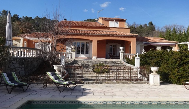 CHARMING VILLA IN THE HEART OF GREEN PROVENCE