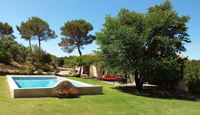 Charming villa in peace on 16000 m ² of ground with swimming pool