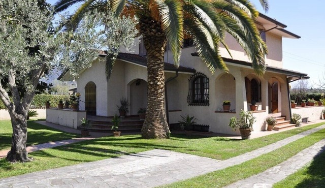 Charming Villa in elegant Forte dei Marmi - beautiful garden - 9 people