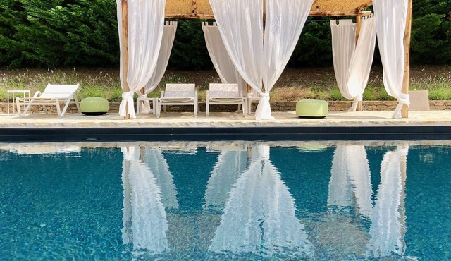 Charming Villa, large heated pool, wonderful views, peaceful location