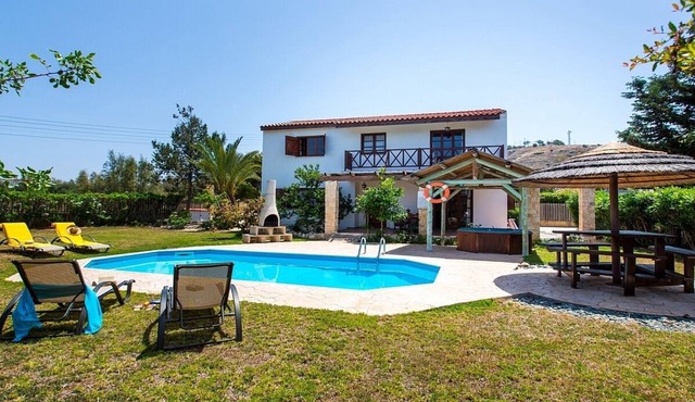 Charming Villa, Private Pool, Hot Tub, Sea Views close to the Pretty Fishing Harbour at Pomos!