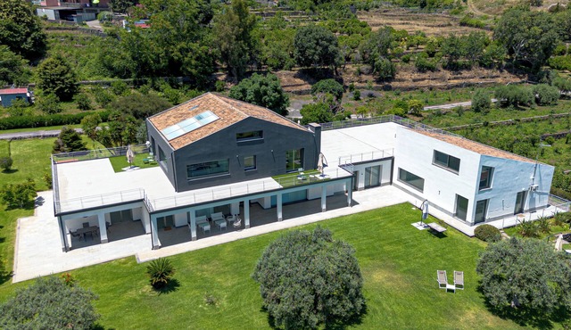 Charming villa with 3 bedrooms and WiFi, AC in delightful Sicilia