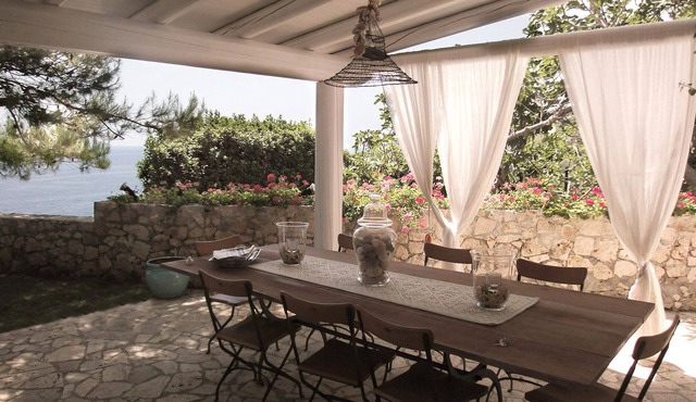 Charming villa with garden and panoramic sea view