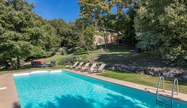 Charming villa with private garden and pool, located in panoramic position between Firenze, Volterra