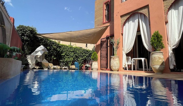 Charming villa with private pool and jacuzzi 4 bedrooms breakfast included