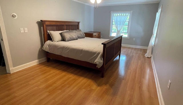 Charming Village House in walking distance to water shops and restaurants
