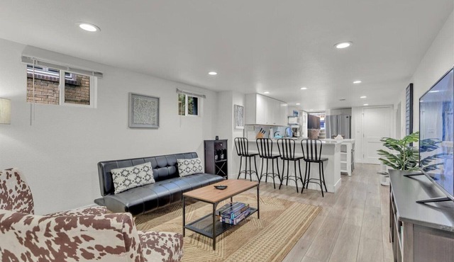 Charming Washington Park Getaway Private Apartment