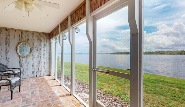Charming waterfront condo with marina access, pool, A/C, WiFi