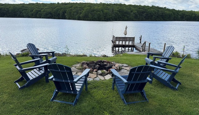 Charming Waterfront Lake House in Colchester, CT